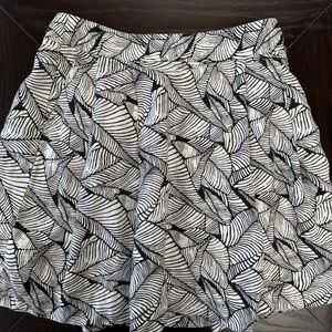 *LOFT* Black x White Foliage Pattern Skirt Size 4